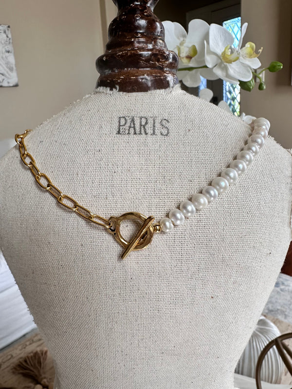 Chain and pearl toggle necklace