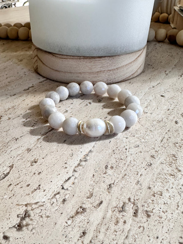 Creamy agate and pearl bracelet