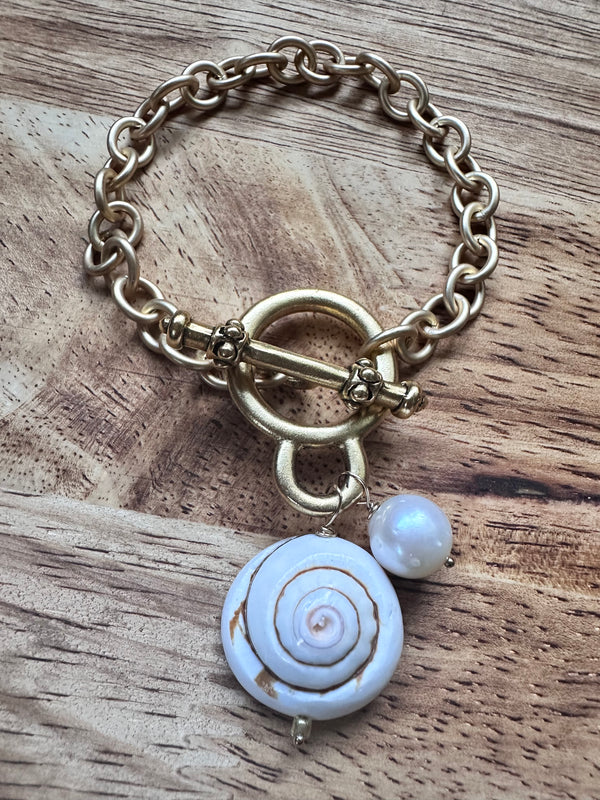 Seashell & pearl chain toggle bracelet