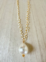 Agate dangle & mother of pearl pendant necklace