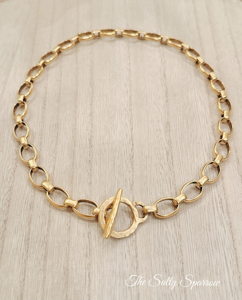 Classic toggle necklace