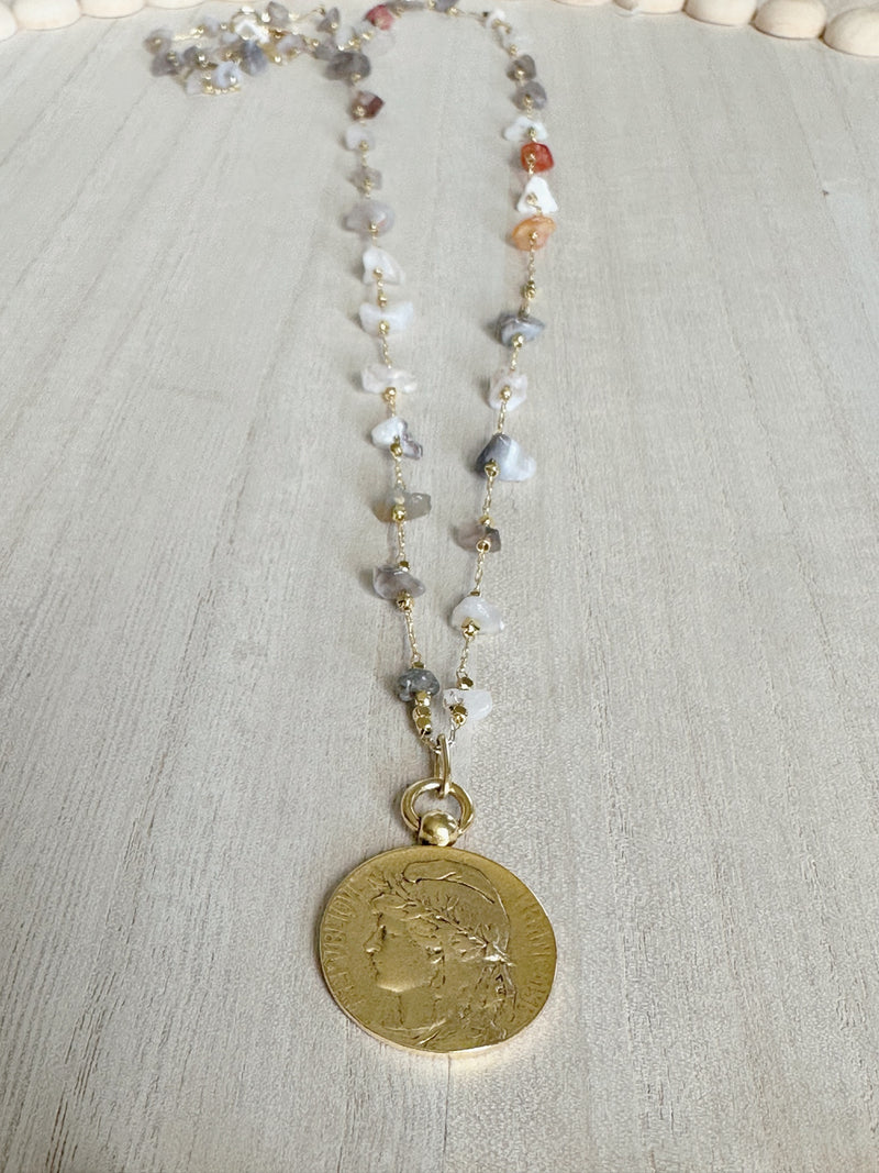 Autumn agate with French medal (long)