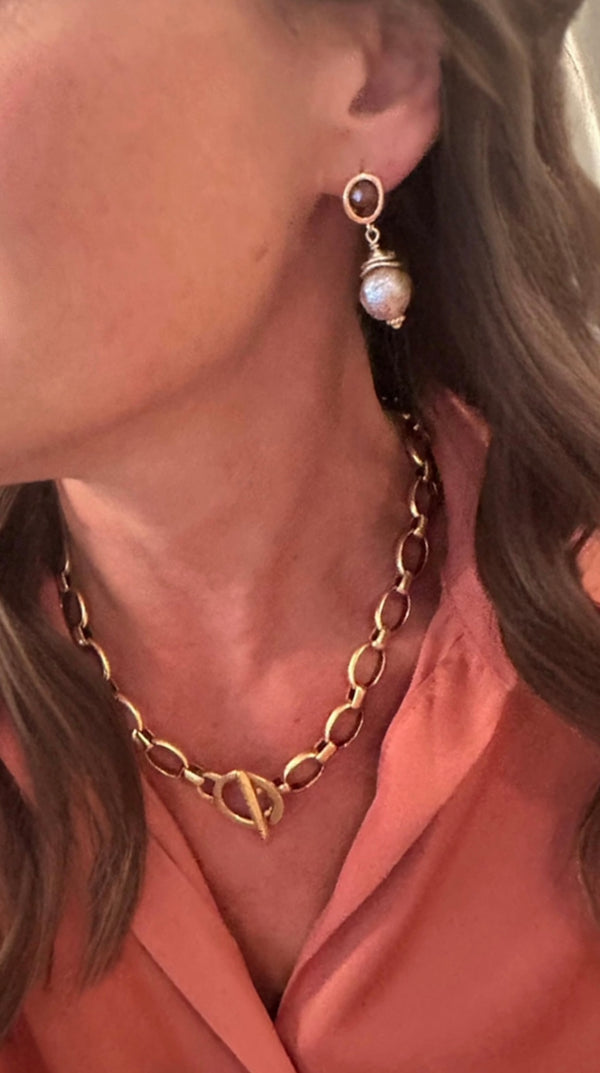 Classic toggle necklace
