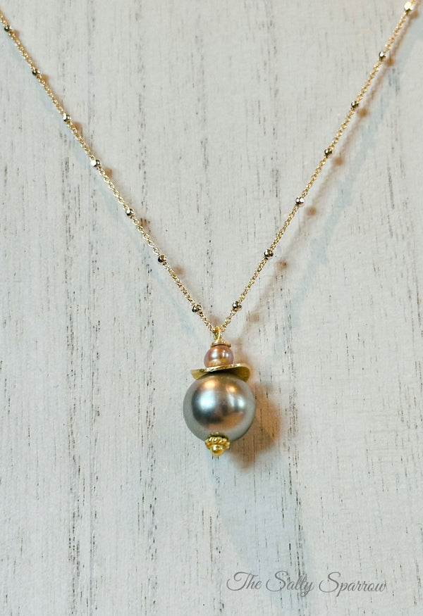 Graphite pearl necklace