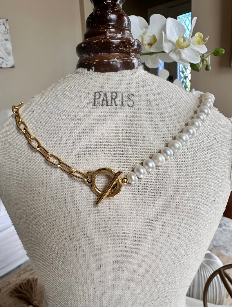 Chain and pearl toggle necklace