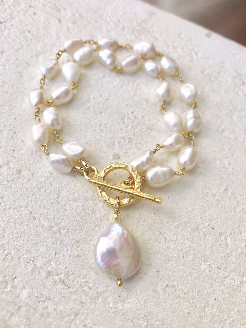 Freshwater Pearl Bracelet With Gold Hammered Toggle & Coin Pearl