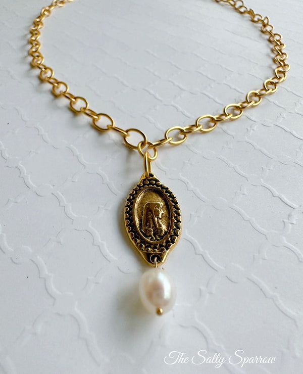 Religious chain necklace with pearl