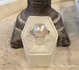 Single extra large pearl ring