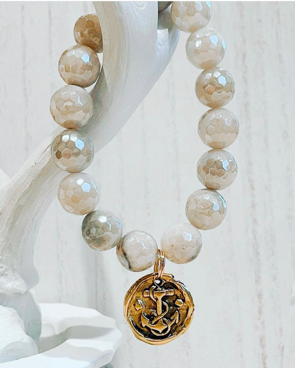 Mystic creamy agate bracelet with nautical charm