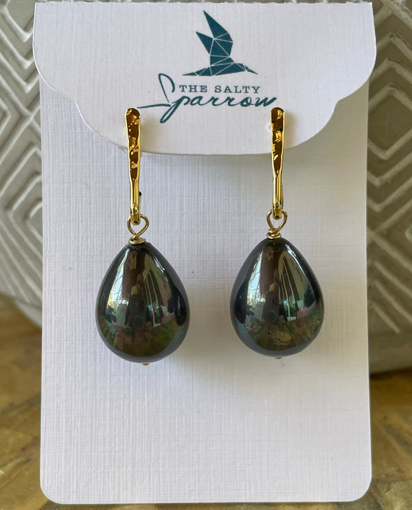 Mother-of-pearl drop earrings