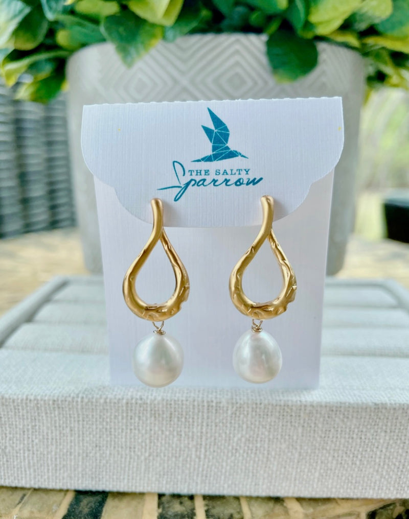 Teardrop pearl earrings