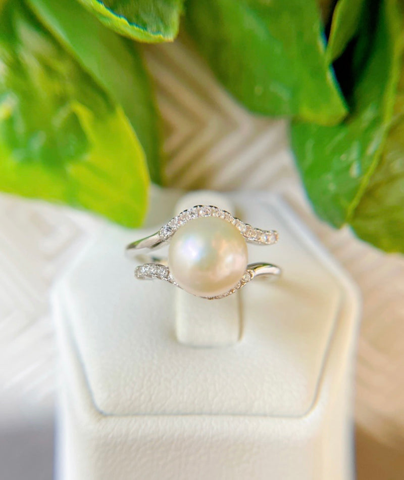 Creamy white freshwater pearl ring